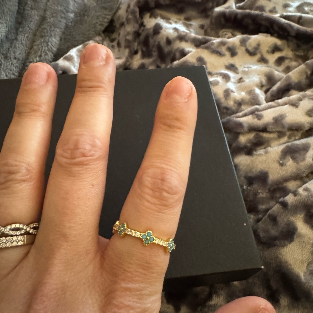Elegant Gold and Green Gemstone Ring